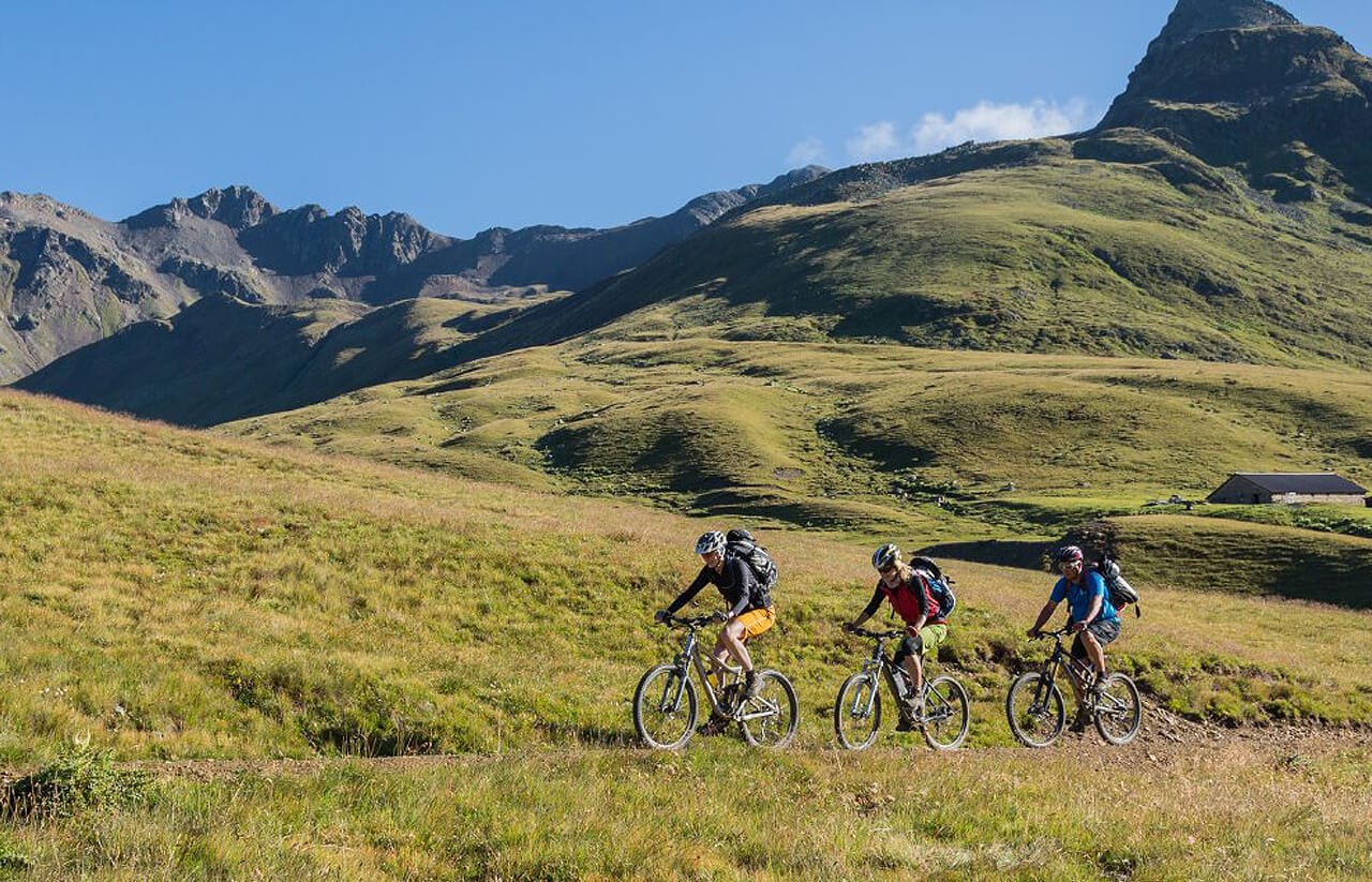 hermesso-radfahrer-berg